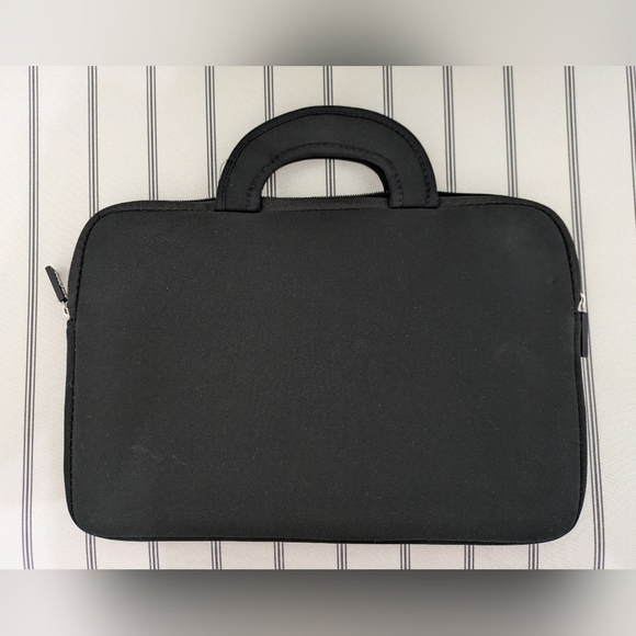 Soft carrying case for laptop or tablet - Picture 4 of 7